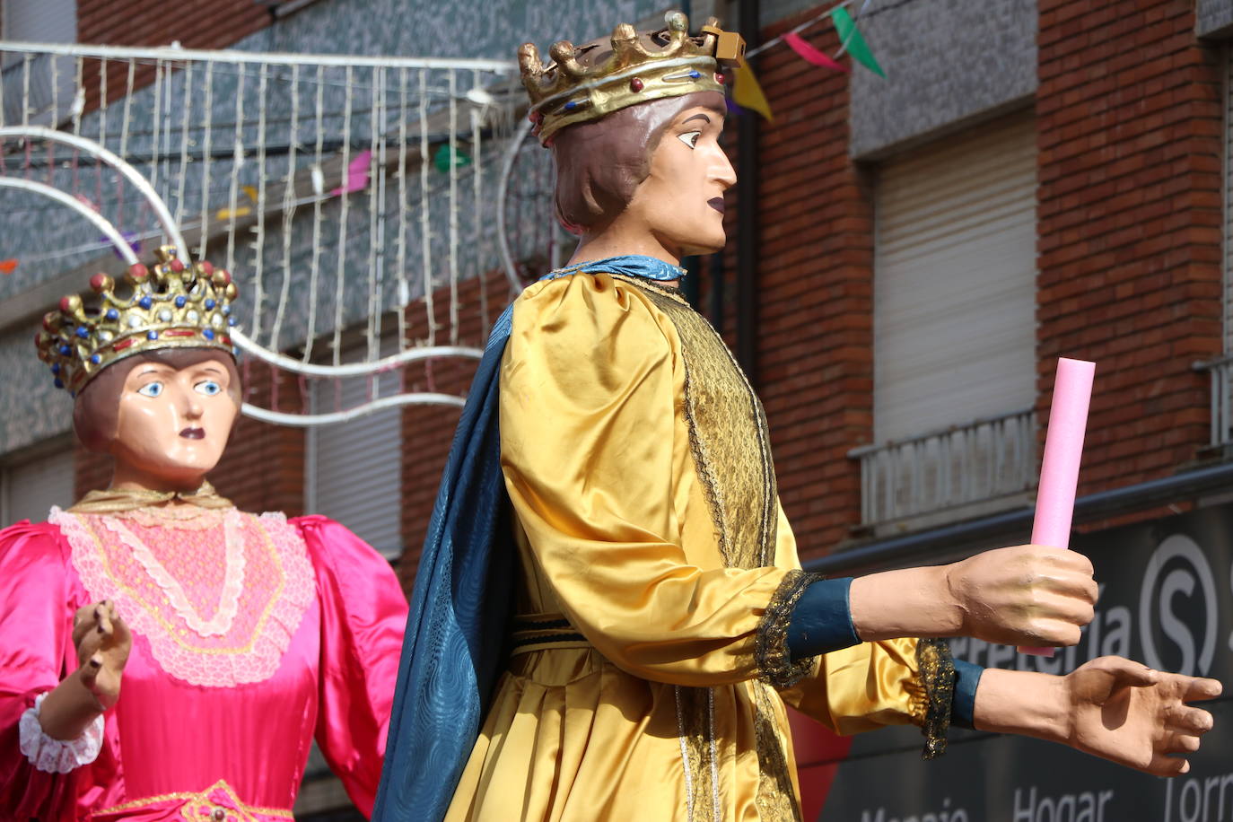 Gigantes y Cabezudos en Santa María del Páramo