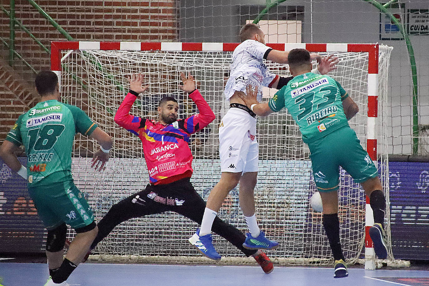 El Abanca Ademar empieza empatando en Astorga