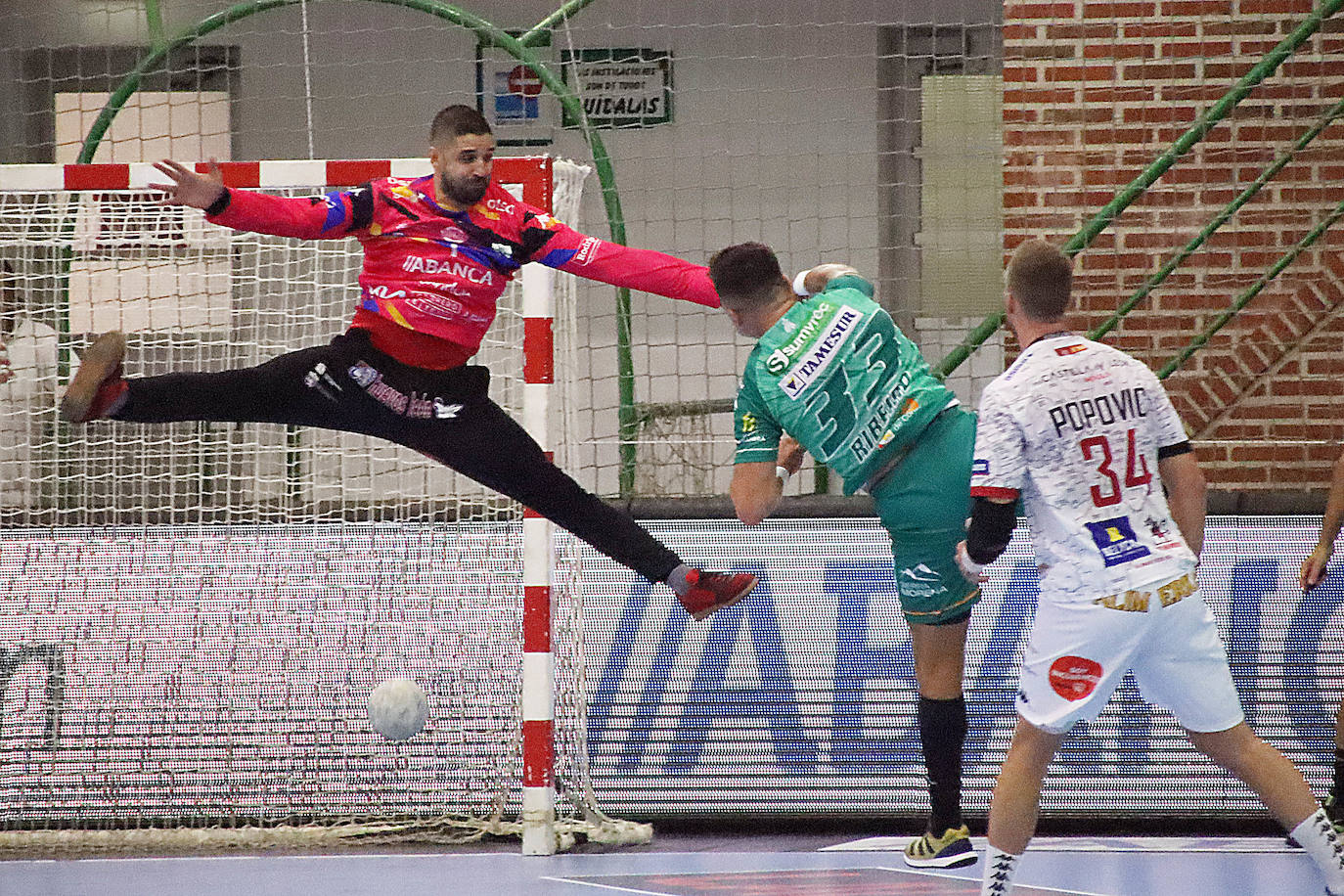 El Abanca Ademar empieza empatando en Astorga