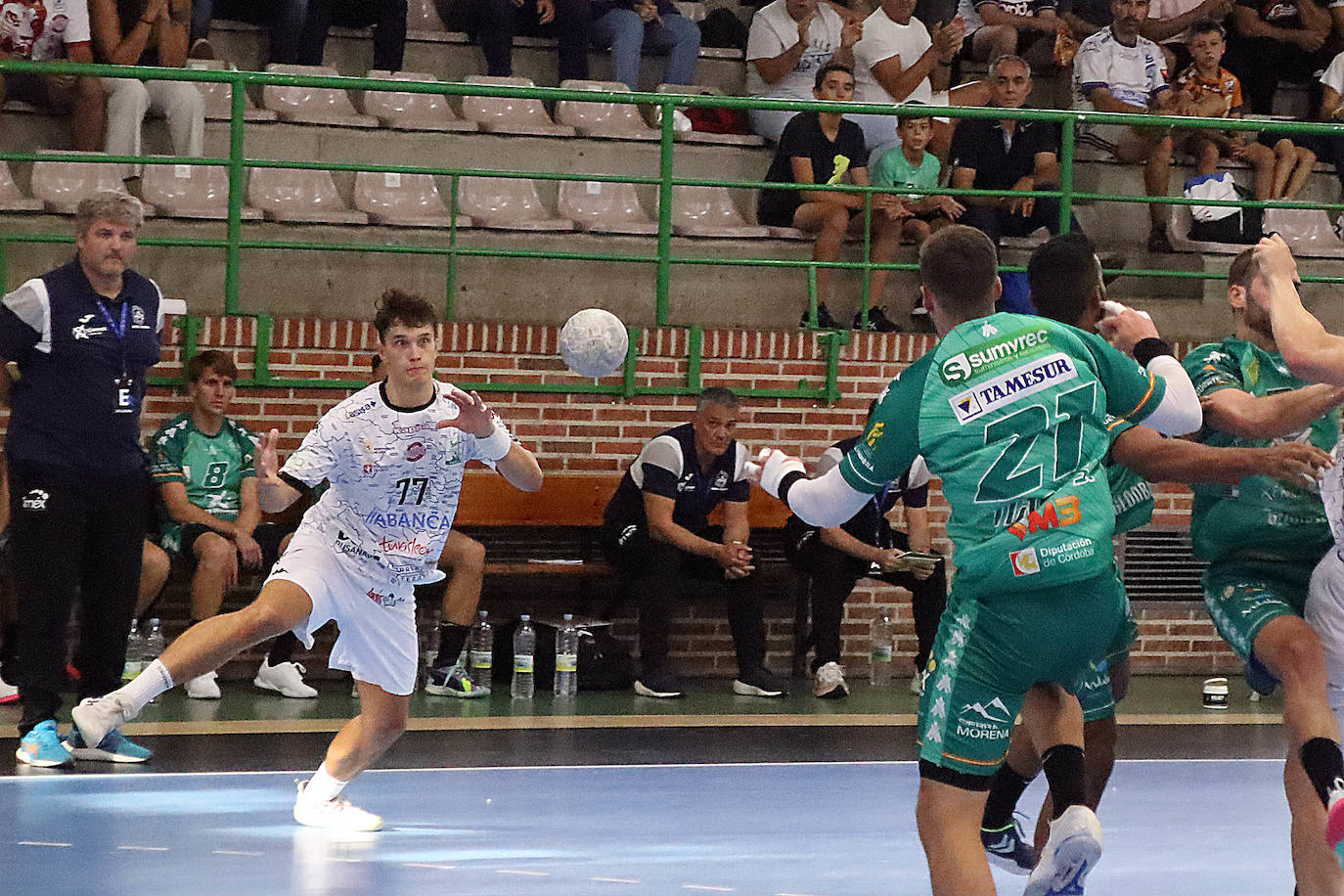 El Abanca Ademar empieza empatando en Astorga