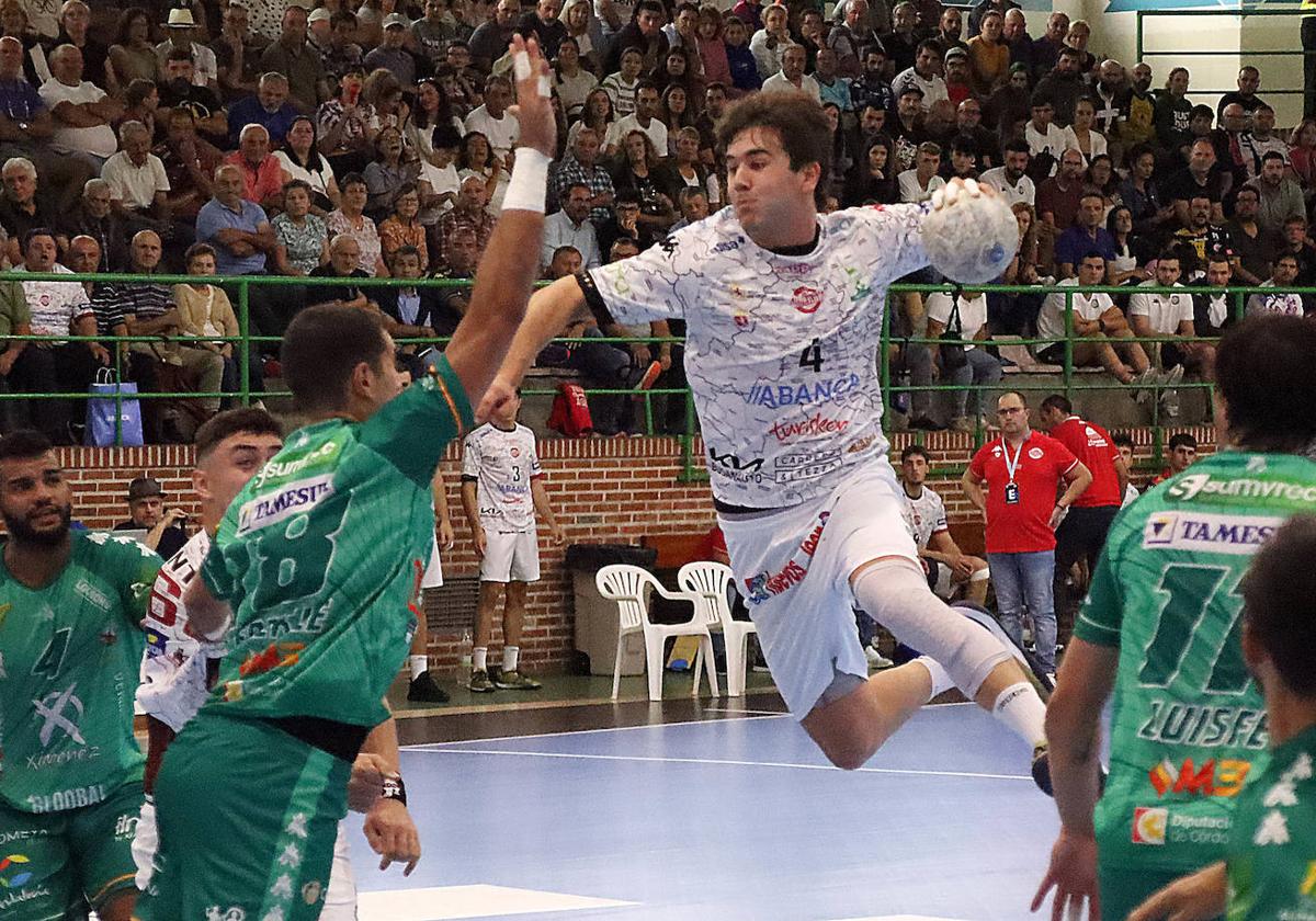 Carlos Álvarez, en una acción del partido.