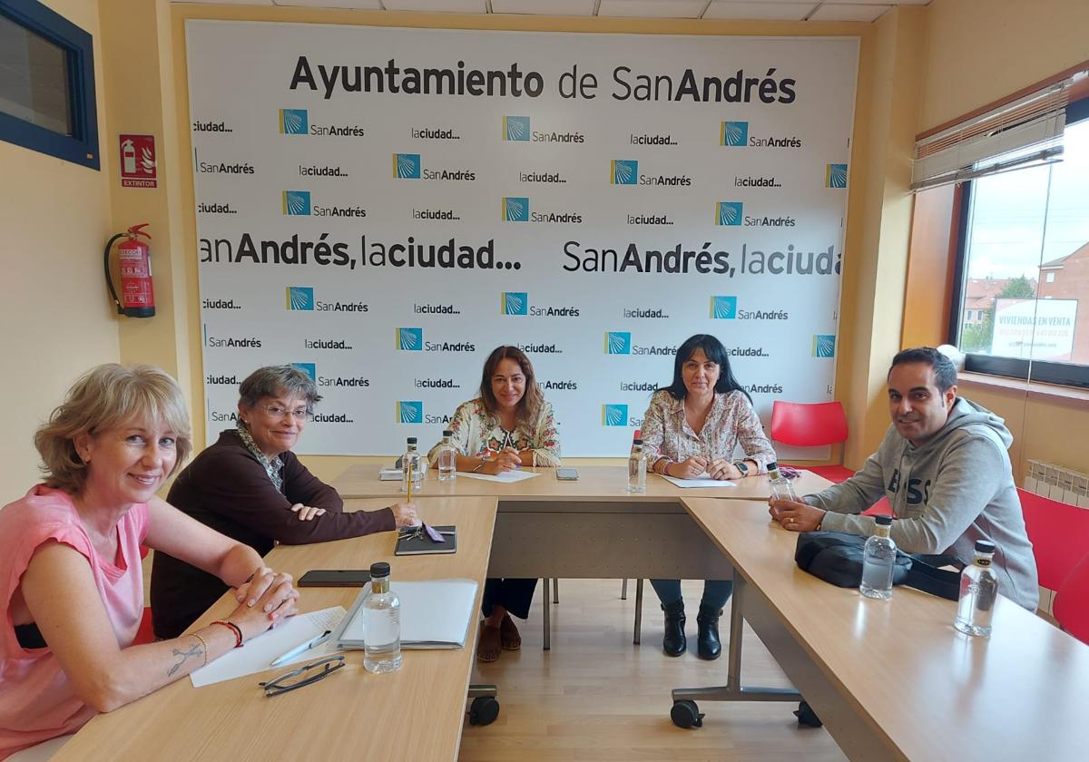 Encuentro entre la corporación municipal de San Andrés y Asociación de Comerciantes y Autónomos del Municipio, CyA SAR.