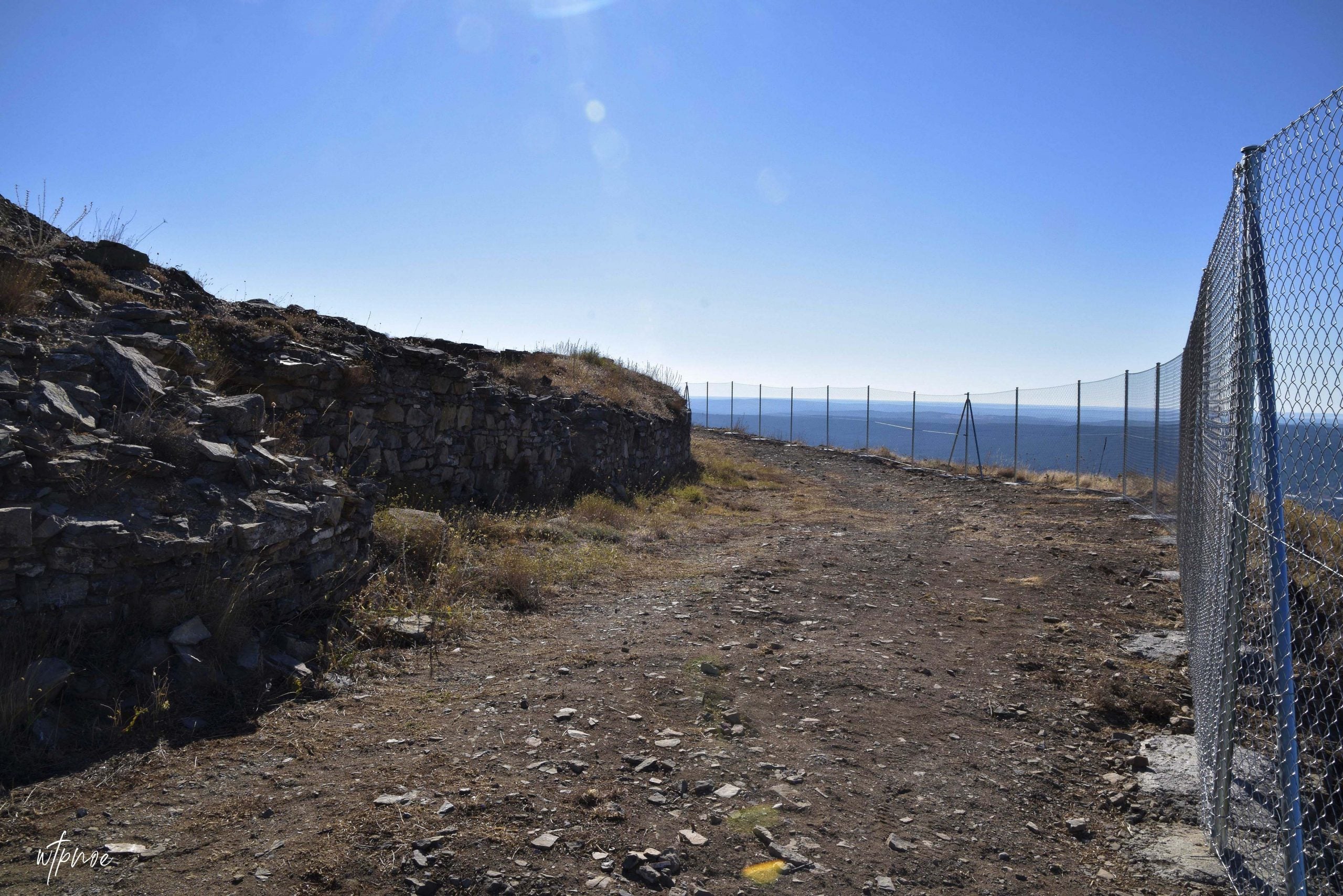 Imagen principal - El Castillo de Alba pasa a formar parte de la Lista Roja del Patrimonio