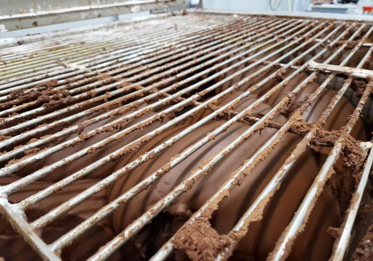 Imagen principal - Proceso de elabolación de una tableta de chocolate.