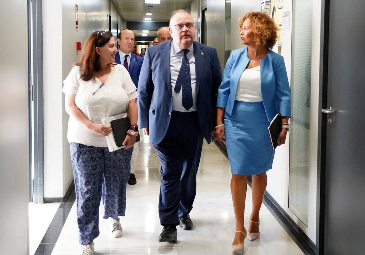 El consejero de Sanidad, Alejandro Vázquez, se reúne con los gerentes de los Complejos Hospitalarios de Castilla y León