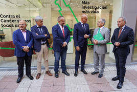 Inauguración de la nueva sede de la Asociación Española Contra el Cáncer (AECC) en León. En la imagen (IaD), el subdelegado del Gobierno, Faustino Sánchez; el delegado territorial de la Junta, Eduardo Diego; el presidente de la Diputación, Gerardo Álvarez Courel; el alcalde, José Antonio Diez; el presidente de la asociación en León, Estanislao de Luis Calabuig y el miembro del Consejo Nacional de la AECC, Ángel Losada