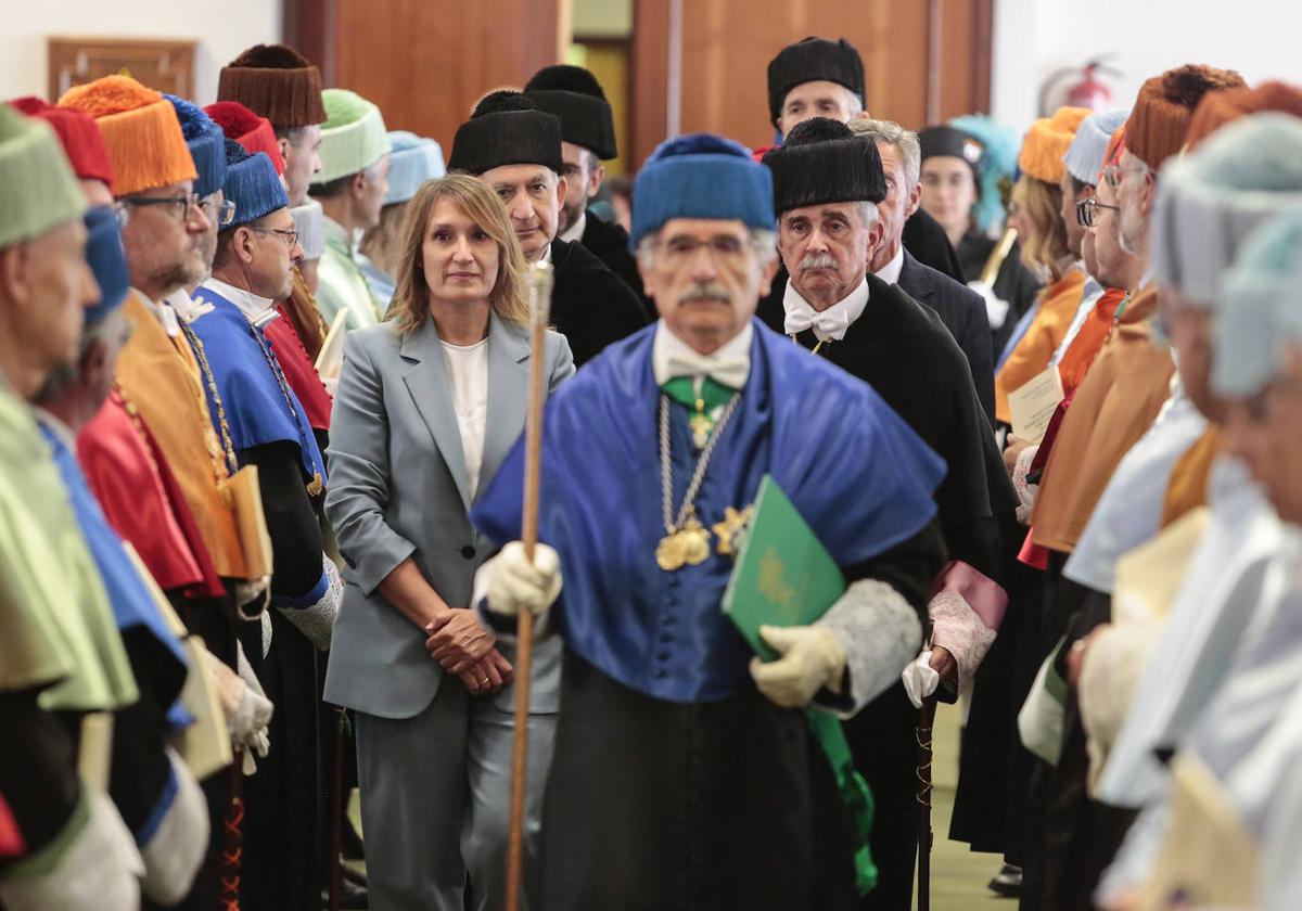 El rector de la Universidad de León y la consejera de Educación en la apertura del pasado curso en la ULE.