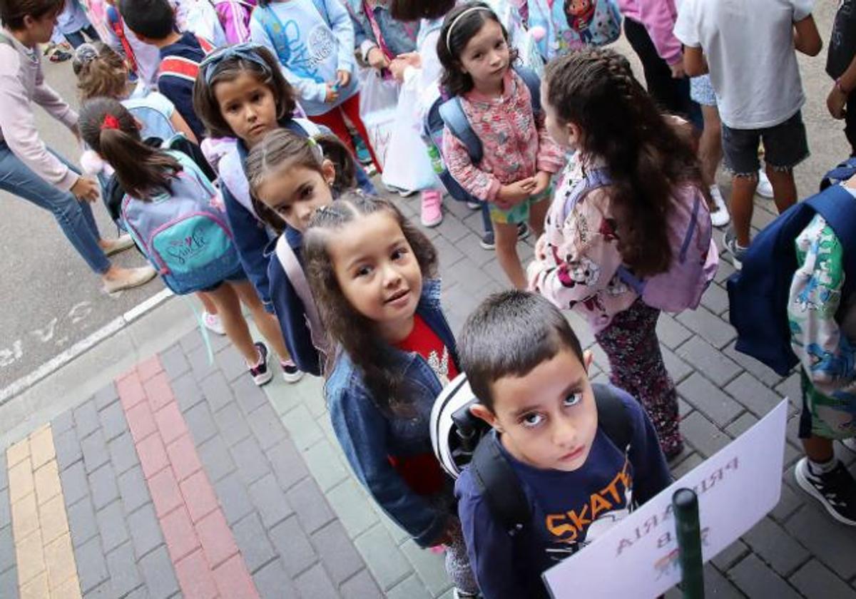 Un grupo de estudiantes en sus primeros días de este curso escolar.