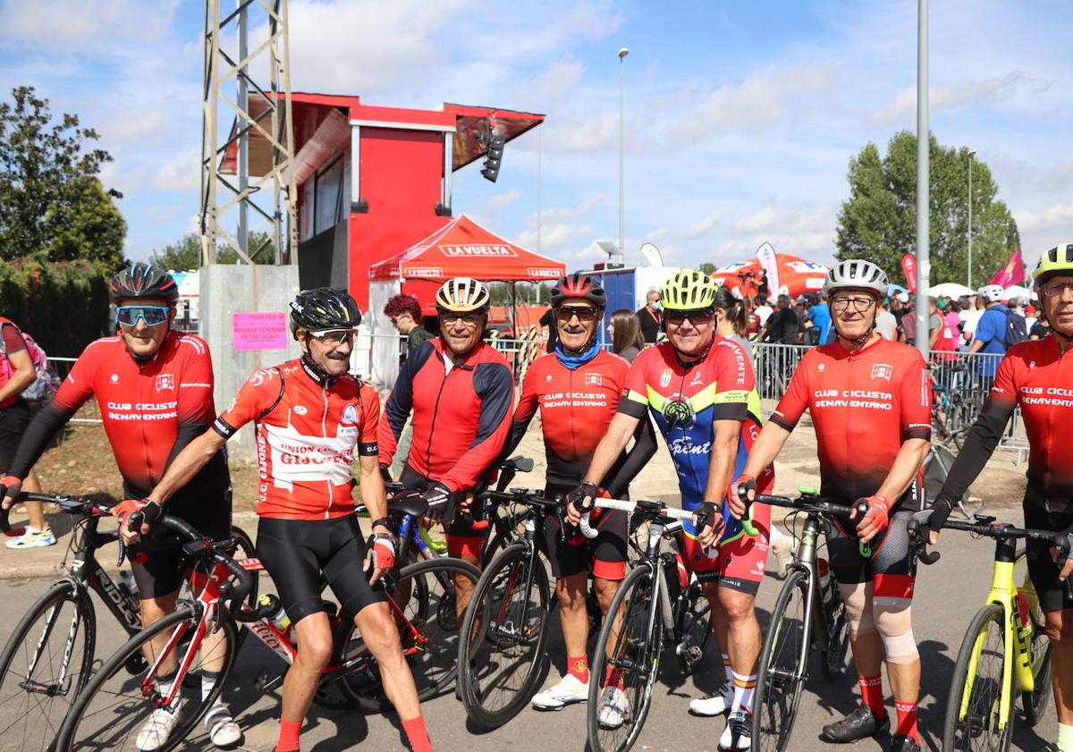 Imagen principal - Arriba, ciclistas de Benavente; en el medio, Vingegaard; abajo, Roglic.