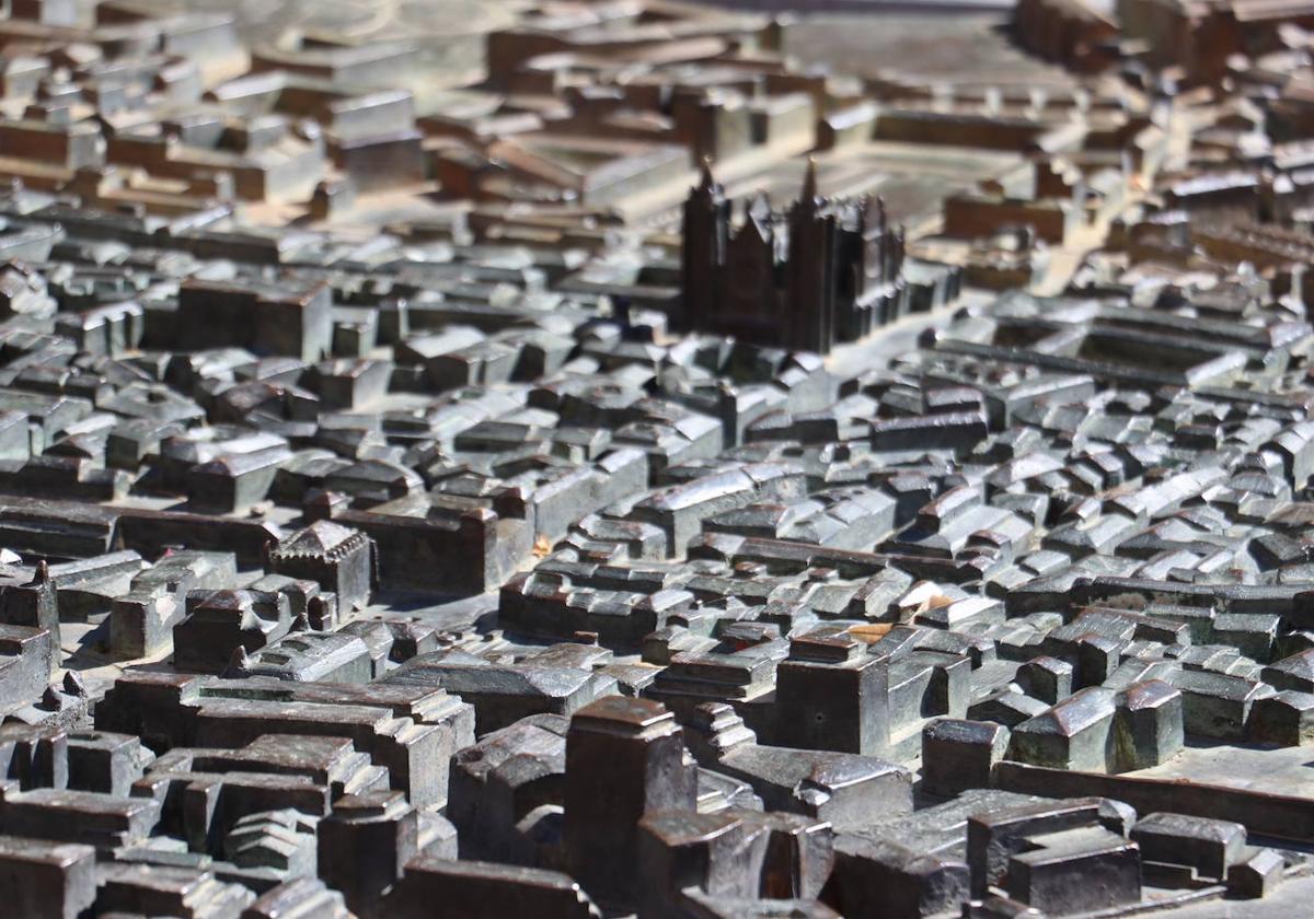 Maqueta de la ciudad de León en la plaza de San Marcelo.