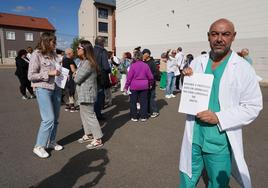 Concentración en apoyo a los celadores en huelga de hambre del centro de salud de Astorga