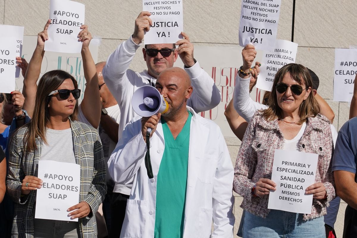 Concentración en apoyo a los celadores en huelga de hambre del centro de salud de Astorga