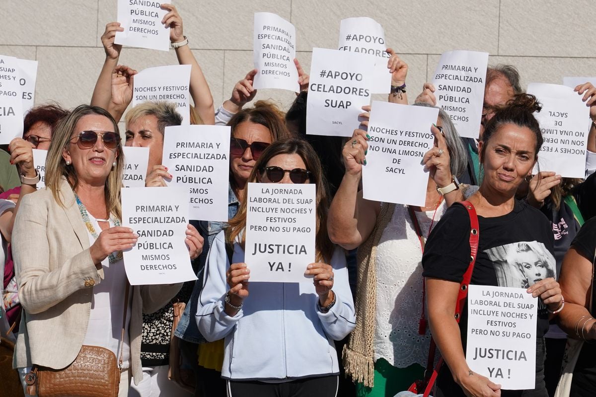 Concentración en apoyo a los celadores en huelga de hambre del centro de salud de Astorga