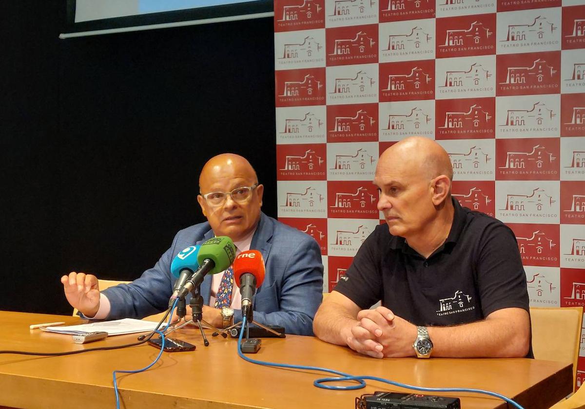 Faustino Sánchez y Enrique López en la rueda de prensa sobre el bono cultural.