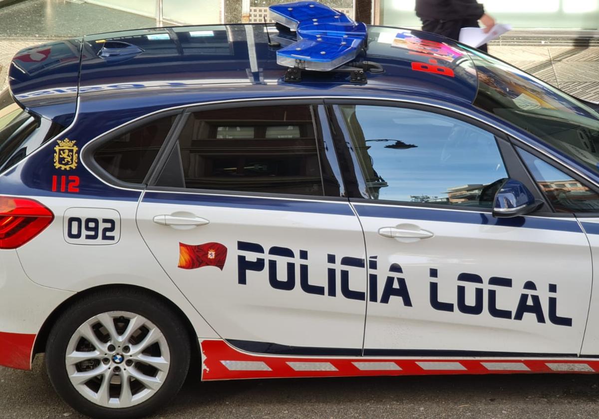 Un coche de policía local de León.