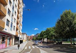 Calle donde aparcó el coche durante la mañana de este martes.