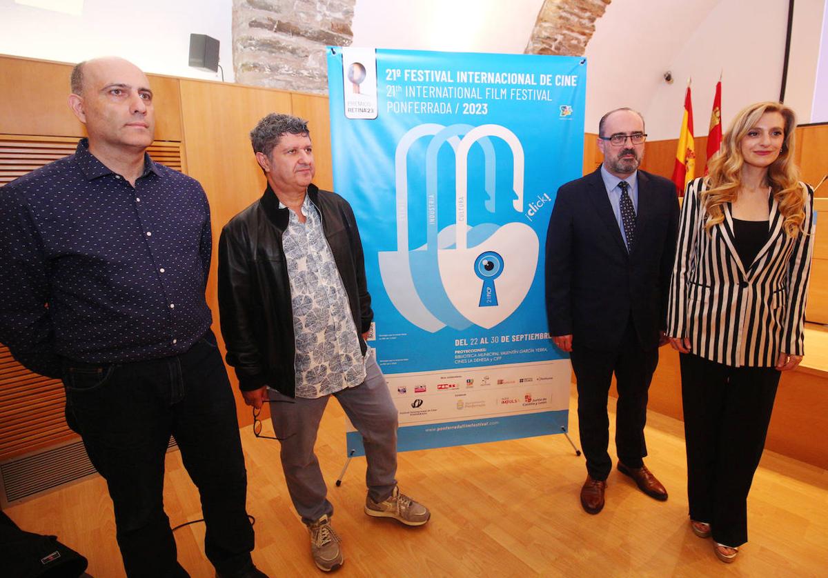 El alcalde de Ponferrada, Marco Morala, junto a la viceconsejera de Acción Cultural, Mar Sancho Sanz, y el director del Festival, Antonio Donís, durante la presentación del festival.