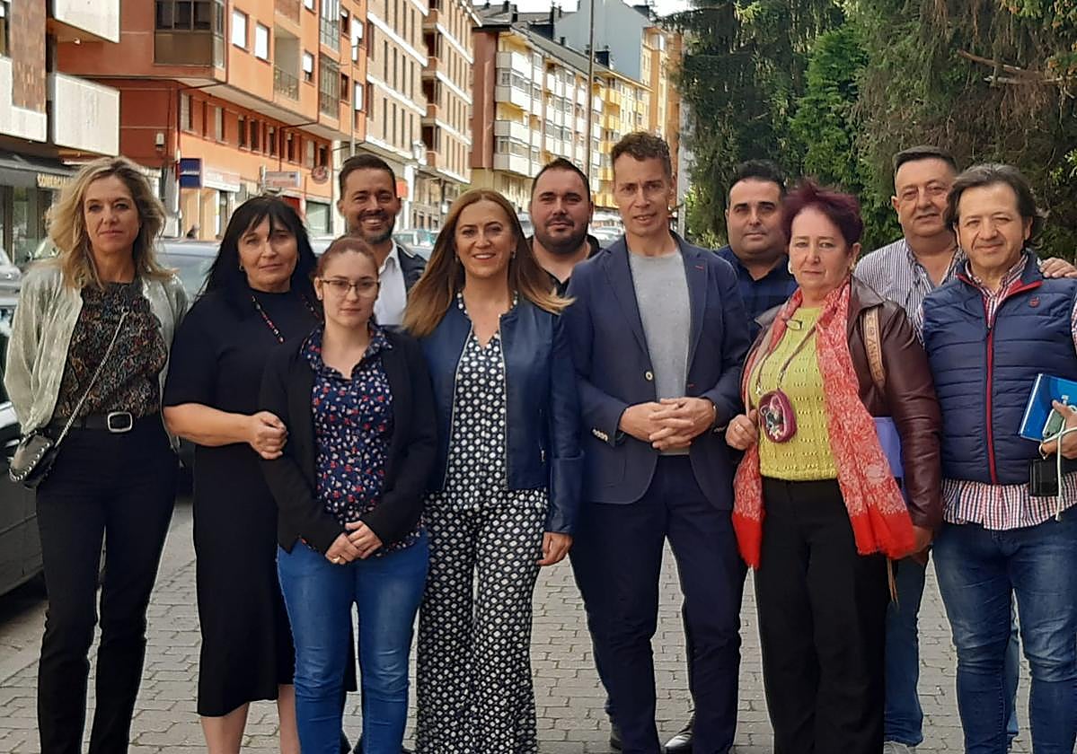 La delegada del Gobierno en Castilla y León, Virginia Barcones, visita la localidad leonesa de Villablino para conocer el proyecto de eficiencia energética y sostenibilidad del Ayuntamiento