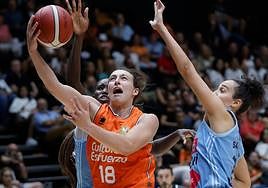 Alicia Flórez anotó sus primeros dos puntos en su debut en Liga Femenina Endesa