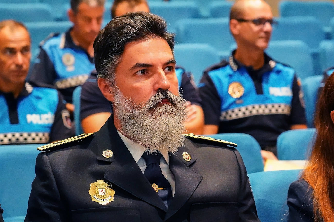 Imagen secundaria 2 - El consejero de Medio Ambiente, Vivienda y Ordenación del Territorio, Juan Carlos Suárez-Quiñones, asiste al Encuentro de Policías Locales de Castilla y León que se celebra en la capital leonesa.