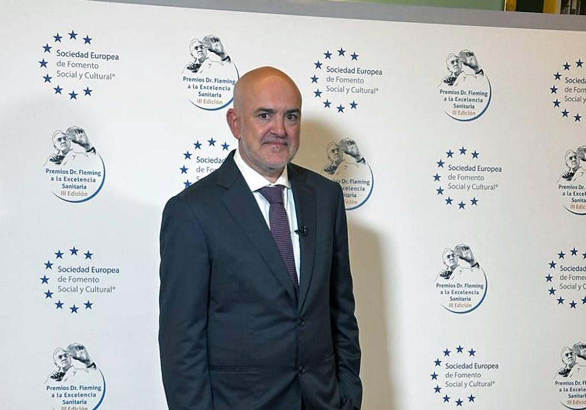 El doctor Valle Folgueral, galardonado en la III Edición de los Premios Doctor Fleming