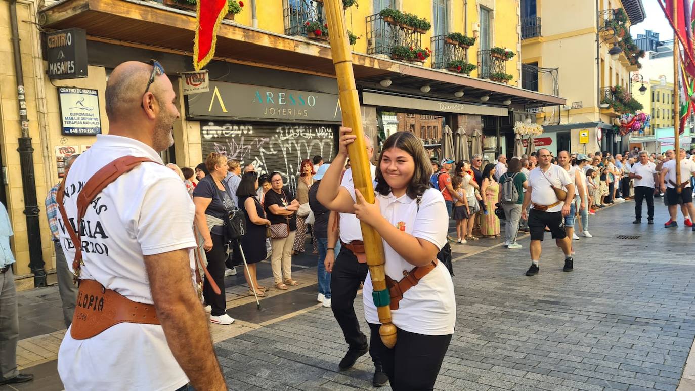 Desfile de pendones en León