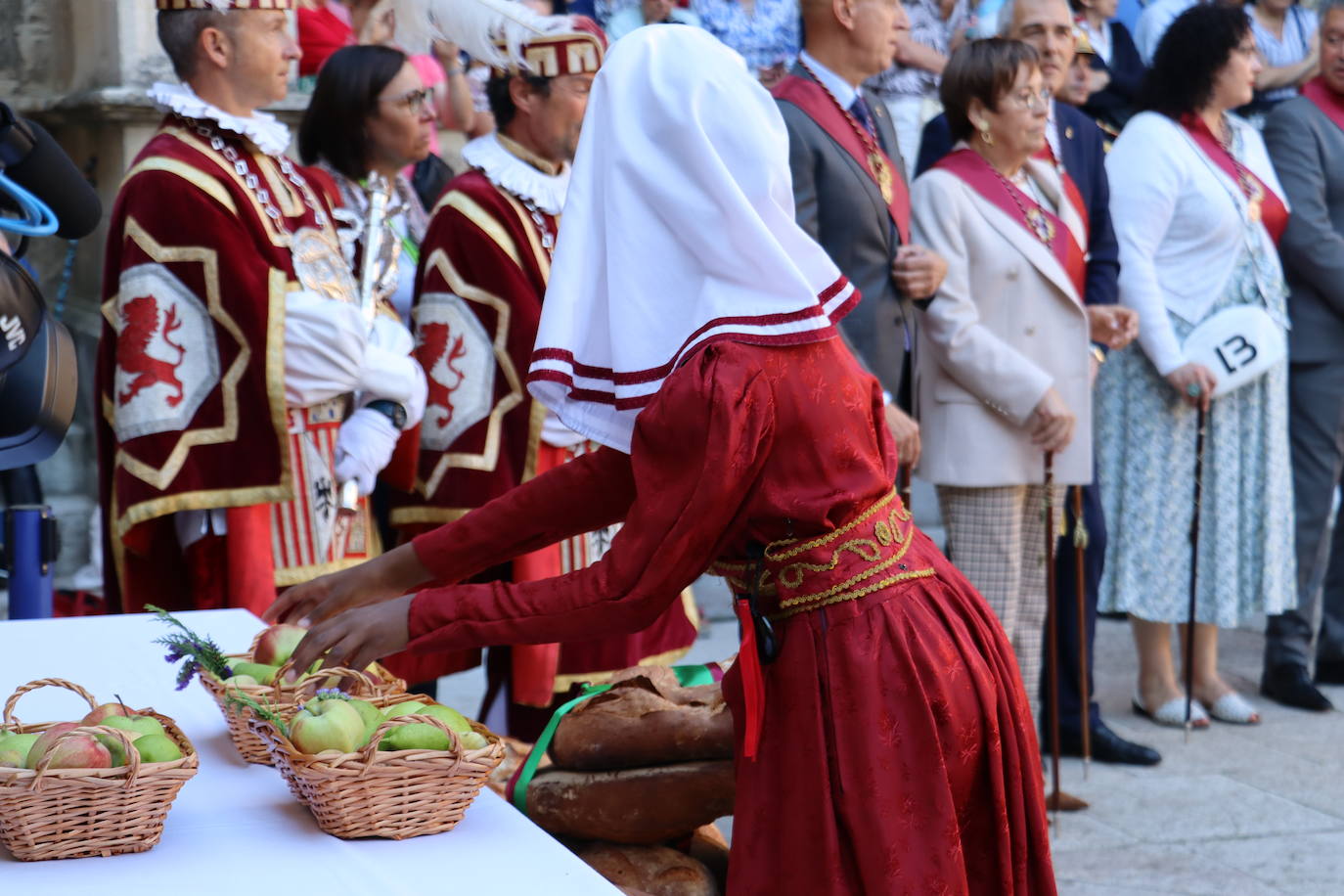 Ceremonia de las Cantaderas en la Catedral de León