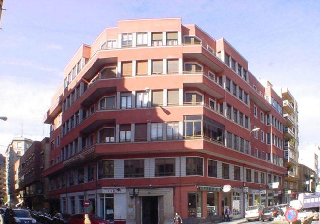 Edificio en avenida de Padre Isla.