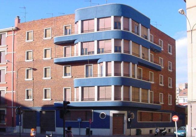 Edificio en calle Ramón y Cajal.