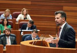 Luis Tudanca durante su intervención en las Cortes de Castilla y León.