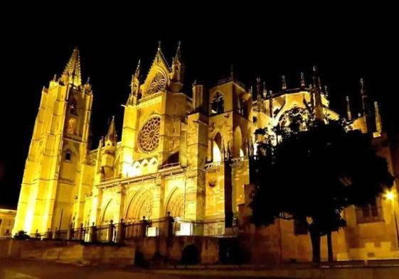 Catedral de León por la noche.