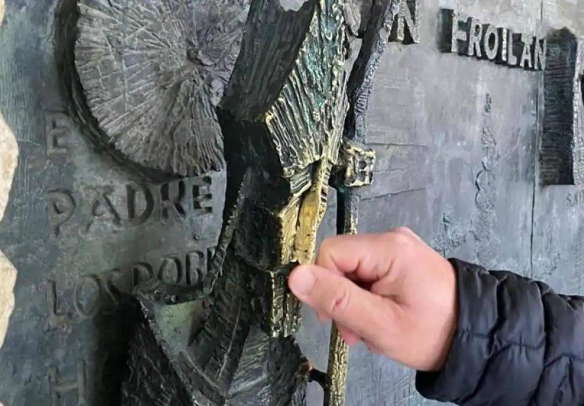 Tradición de acudir a San Froilán a tocarle las narices al santo.