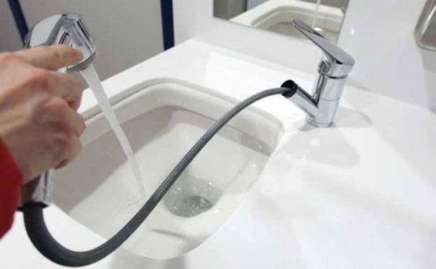 Imagen de un baño adaptado para pacientes ostomizados.