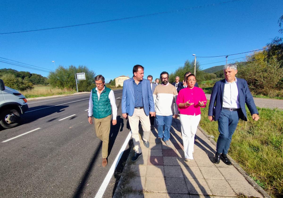 Un momento de la visita a la carretera entre Sabero y Boñar.