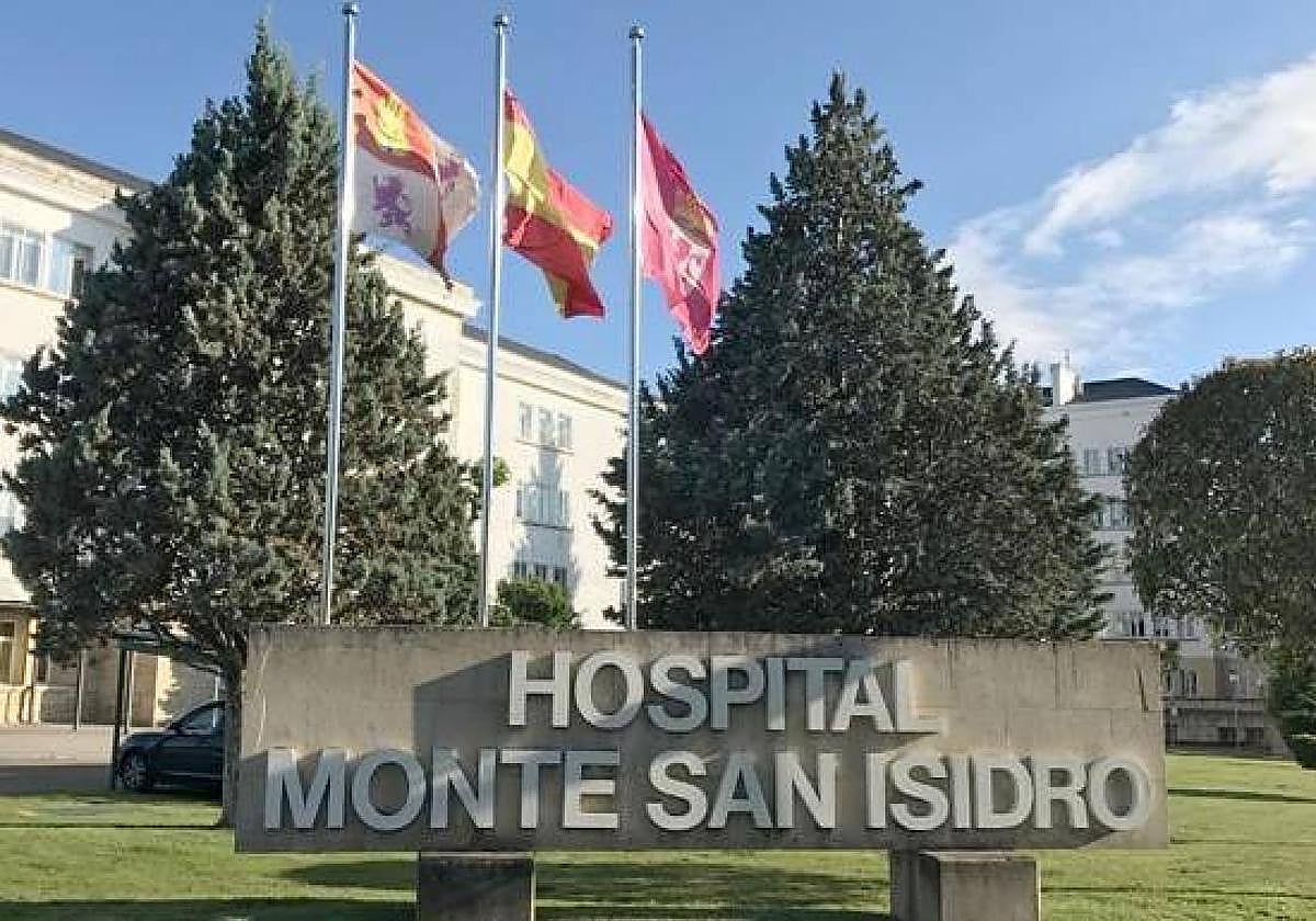 Fachada principal del Hospital Monte San Isidro.