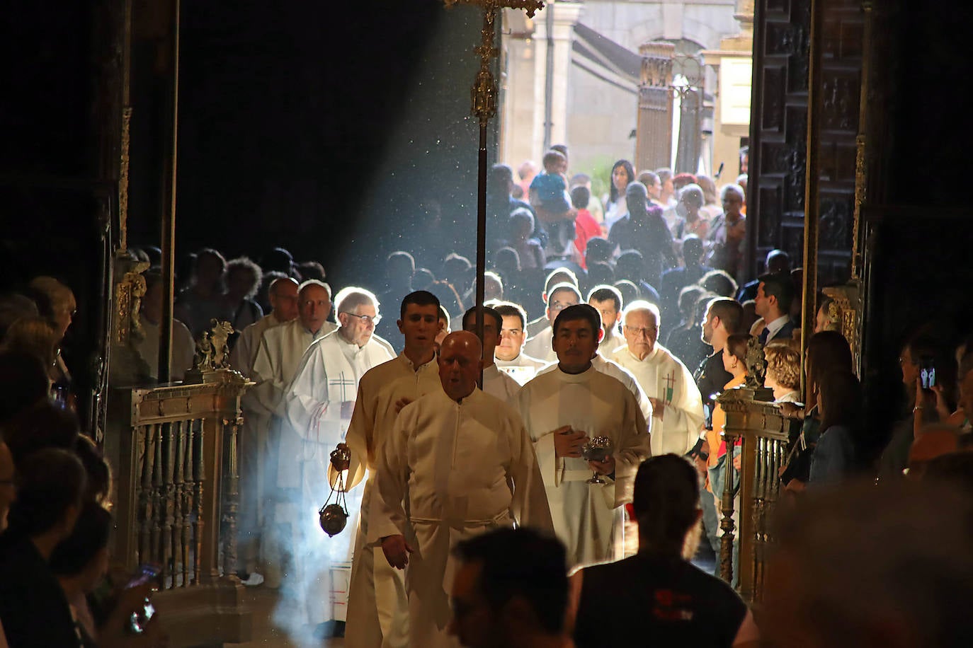 Las mejores imágenes de la coronación de la Virgen del Mercado