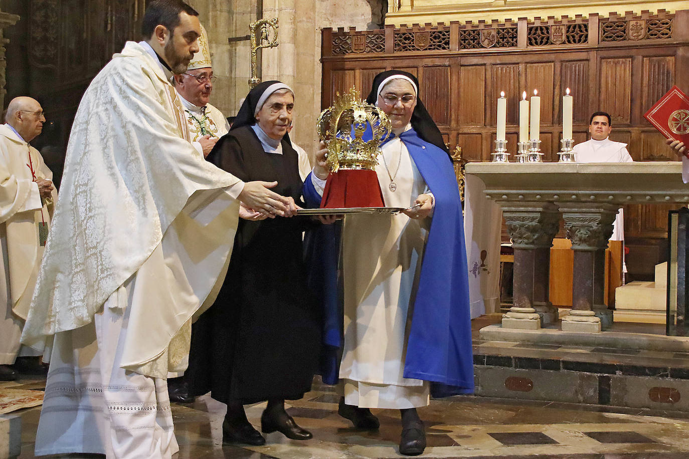 Las mejores imágenes de la coronación de la Virgen del Mercado