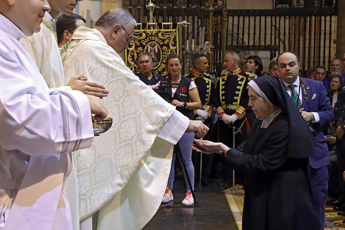 Las mejores imágenes de la coronación de la Virgen del Mercado