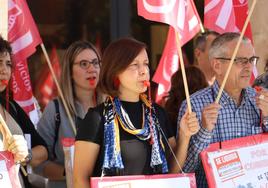 La Federación de UGT Servicios Públicos se concentra para denunciar la liquidación de los servicios públicos en la provincia
