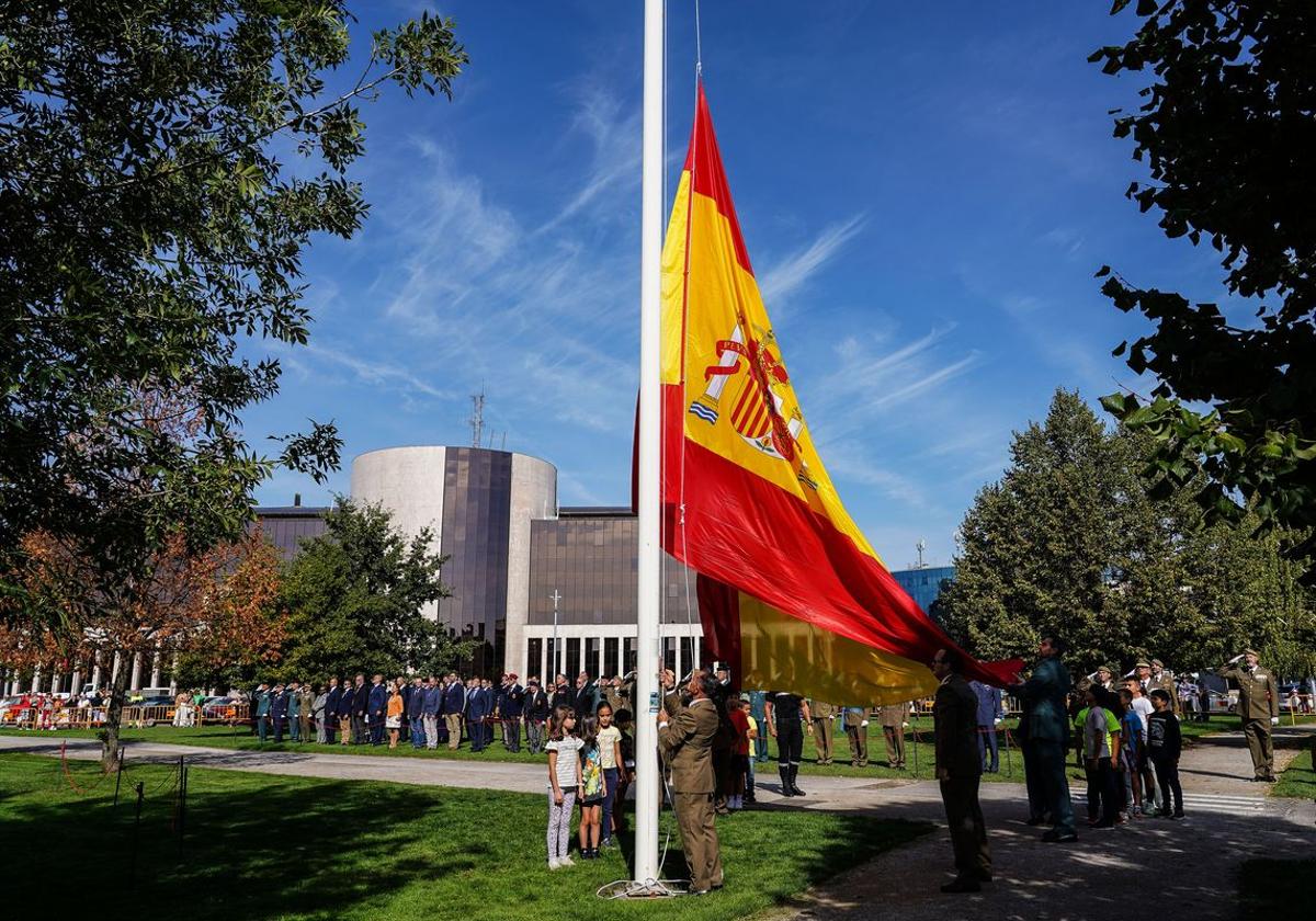 Rojigualda por bandera en el cielo de León