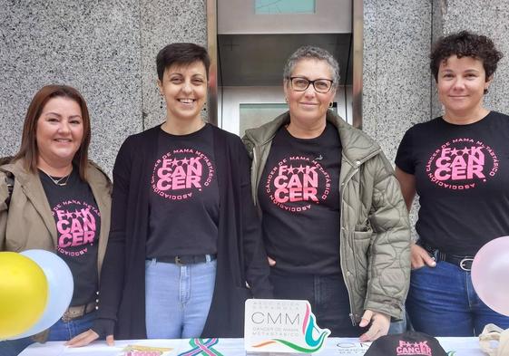 Miembros de AECMM en la mesa petitora de Ordoño II.