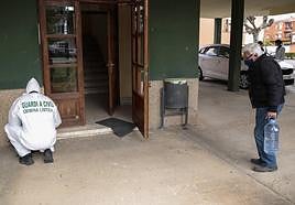 Trabajos de la Guardia Civil para esclarecer los hechos ocuridos en Mansilla de las Mulas.