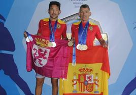 Los leoneses celebran algunas de sus medallas.