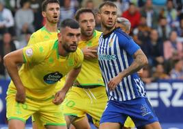 Toni Leal, en una acción del partido ante el Deportivo.