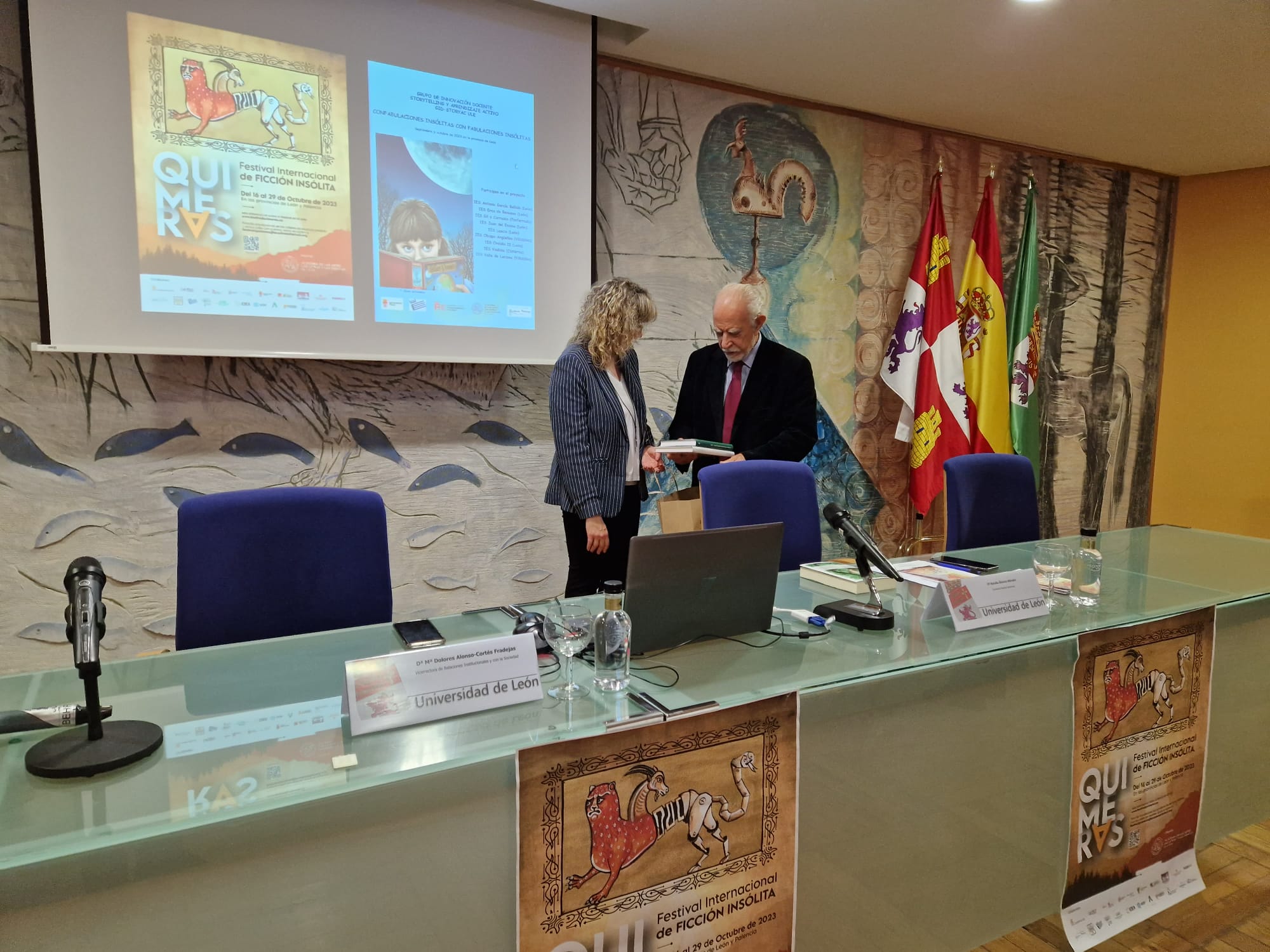 Encuentro entre José María Merino y estudiantes del IES Ordoño II