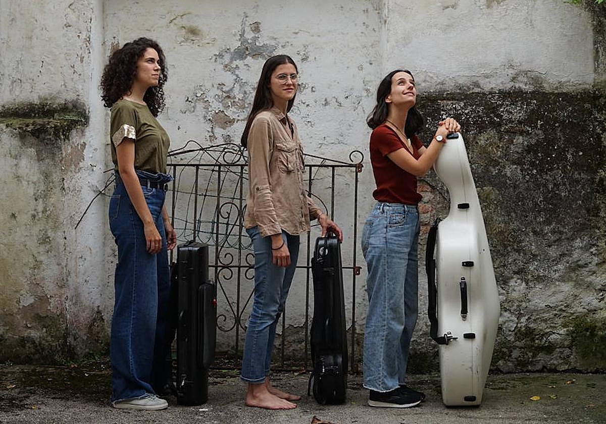 Trío Nacedo, formado por Lidia Sierra Rodríguez, Inés Moreno Martínez y María Clara Muñoz del Guayo.
