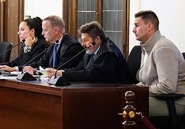 El acusado en la primera sesión del juicio.