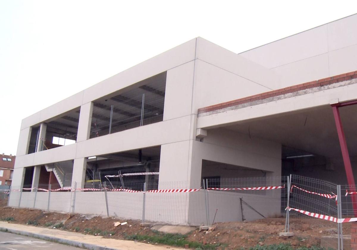 Esqueleto del futuro pabellón de Puente Castro, en la fase final de su construcción actualmente.