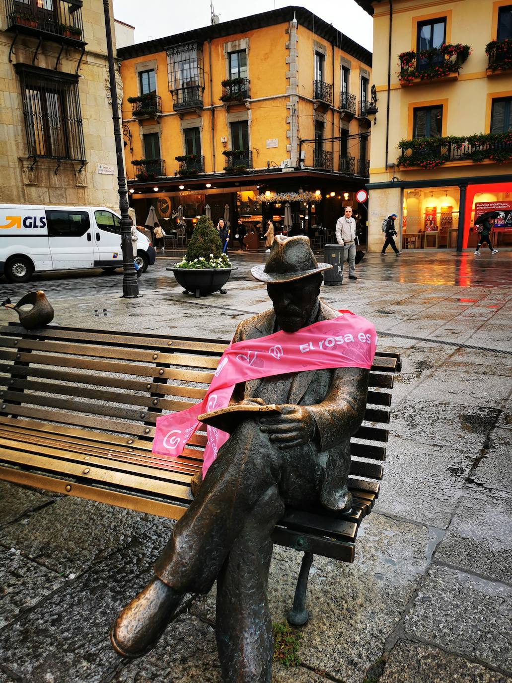 León se suma al rosa