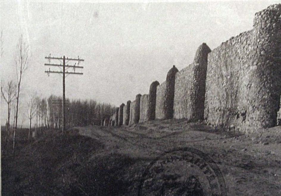 Muralla externa del Monasterio con tendido eléctrico (1910) Paseo de Papalaguinda